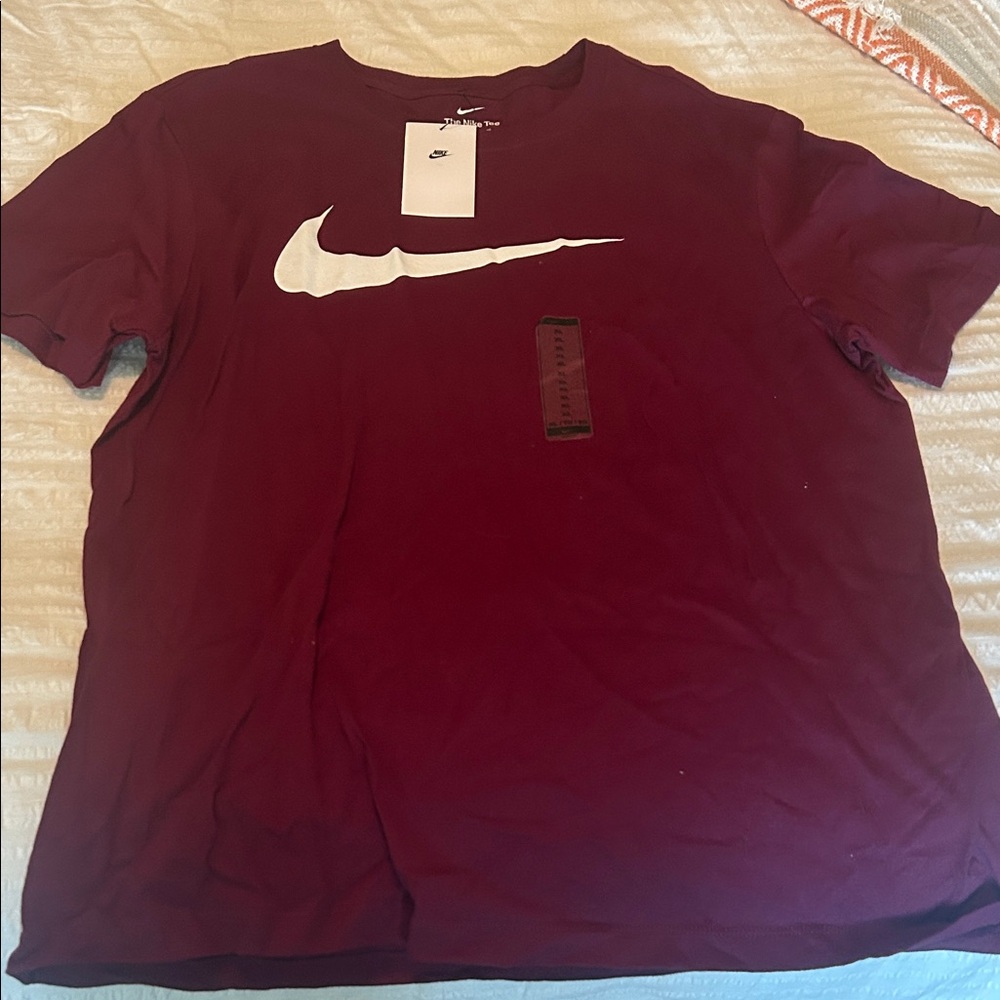 Nike Men's Burgundy Short Sleeve Tee